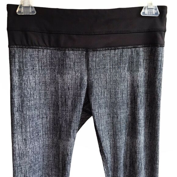 Lululemon Run Inspire Crop II Luxtreme Burlap Texture Black Dune Size 4 Leggings - Picture 8 of 12